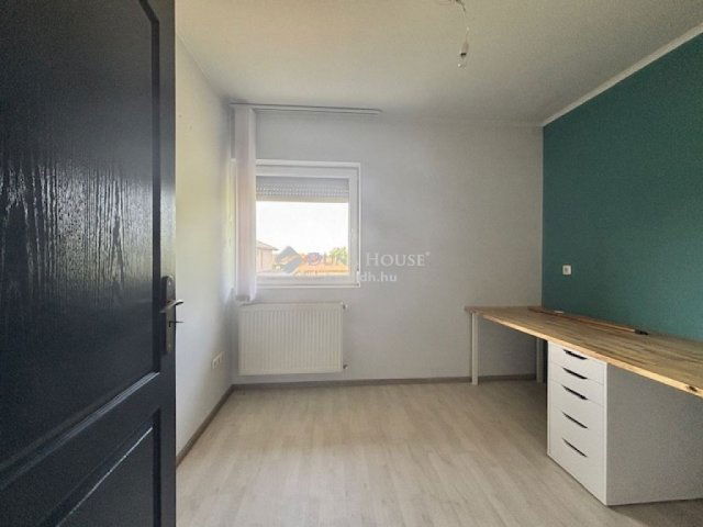Eladó téglalakás, Üllőn 93 M Ft, 2+2 szobás
