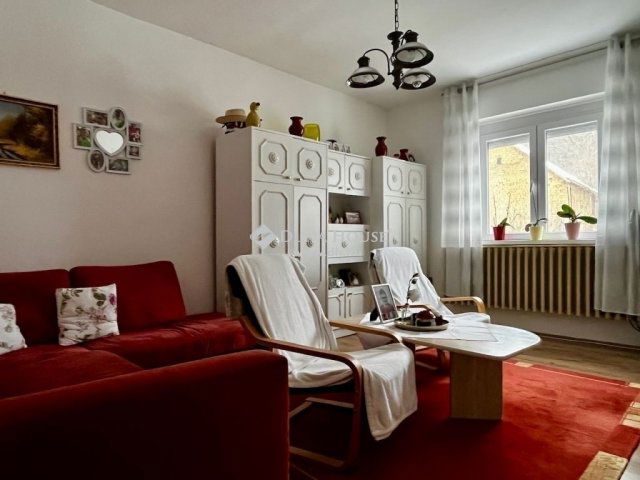 Eladó családi ház, Óbányán 109.5 M Ft, 6 szobás