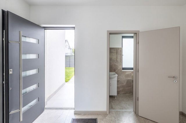 Eladó családi ház, Székesfehérvárott 199 M Ft, 5 szobás