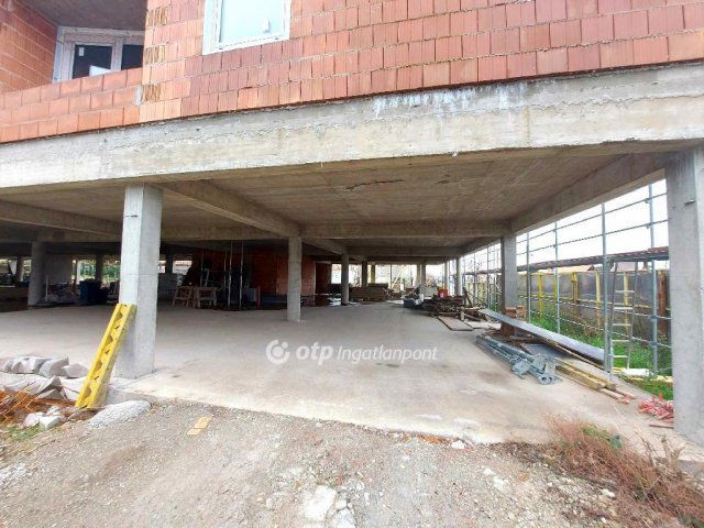 Eladó téglalakás, Pécsett 65.986 M Ft, 2 szobás