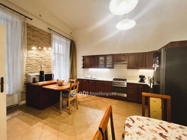 Eladó téglalakás, Budapesten, VI. kerületben 119.9 M Ft