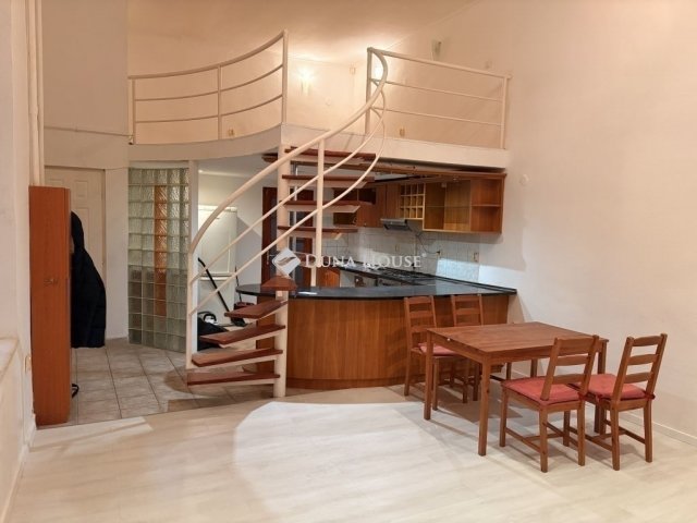 Eladó téglalakás, Budapesten, VI. kerületben 77.9 M Ft, 1 szobás