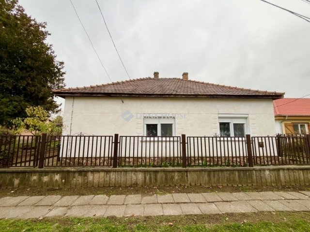 Eladó családi ház, Gárdonyban 61 M Ft, 2 szobás