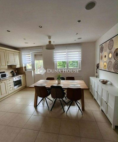 Eladó téglalakás, Pécsett 119 M Ft, 3 szobás