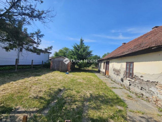 Eladó családi ház, Törtelen 8.2 M Ft, 3 szobás
