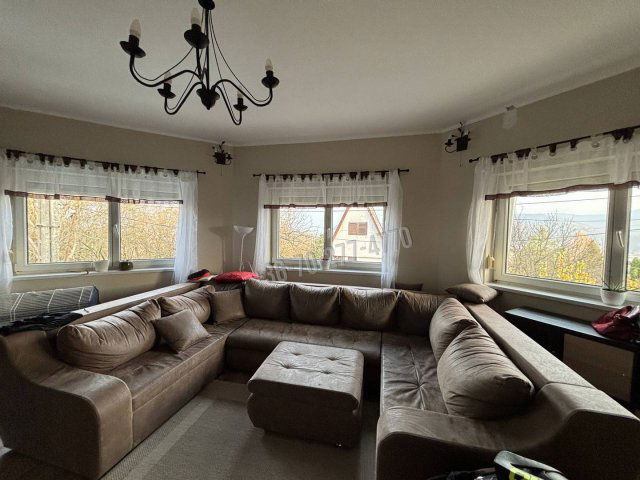 Eladó családi ház, Nagymaroson 149.9 M Ft, 5+1 szobás