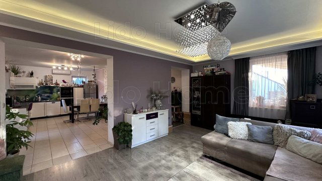 Eladó családi ház, Vonyarcvashegyen 155 M Ft, 8 szobás