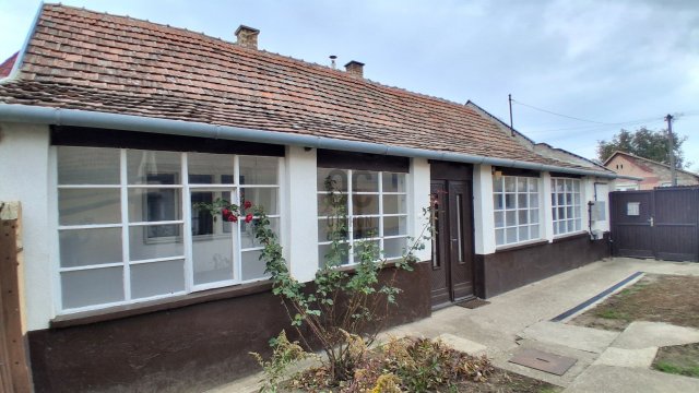 Eladó családi ház, Hajdúböszörményen 39.9 M Ft, 4 szobás