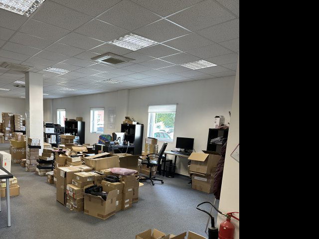 Kiadó iroda, Budapesten, IV. kerületben, Széchenyi téren