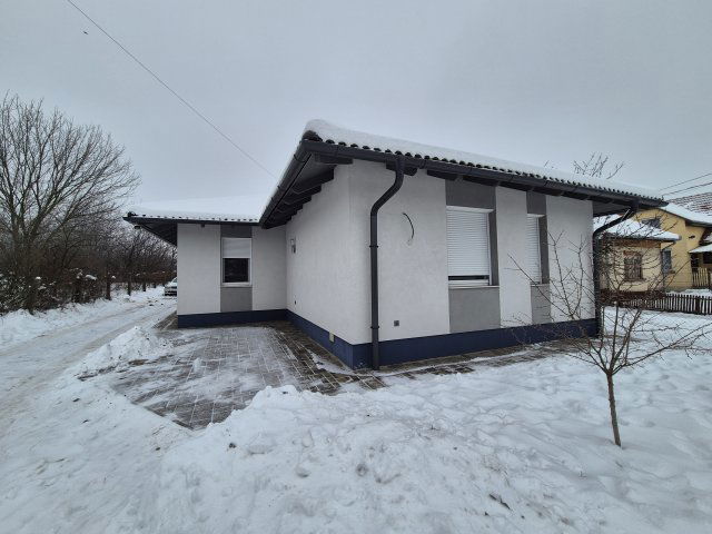 Eladó családi ház, Dánszentmiklóson 93 M Ft, 3 szobás