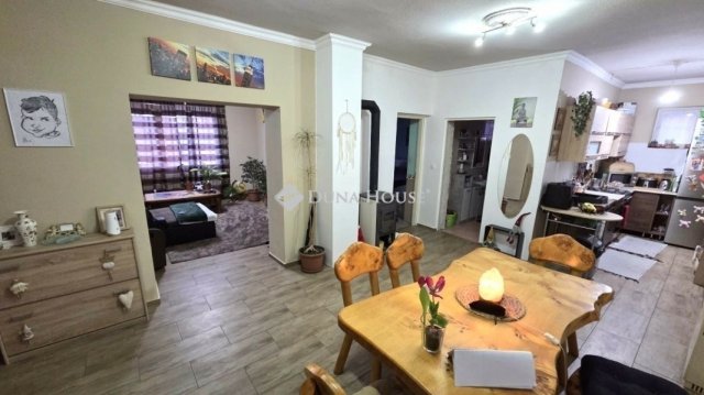 Eladó családi ház, Bugyin 64.9 M Ft, 3 szobás