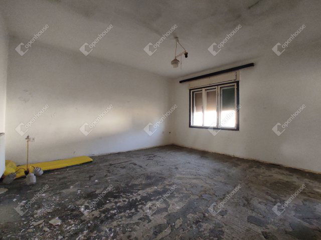 Eladó családi ház, Kisbéren 15.9 M Ft, 2 szobás