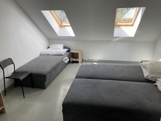 Eladó családi ház, Esztergomban 665 M Ft, 46 szobás