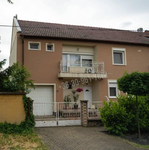 Eladó családi ház, Békéscsabán 98 M Ft, 5 szobás