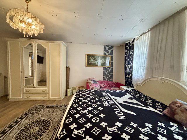 Eladó családi ház, Pápán 27 M Ft, 2 szobás