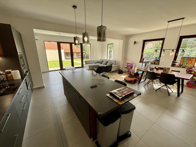 Kiadó családi ház, albérlet, Debrecenben 660 E Ft / hó