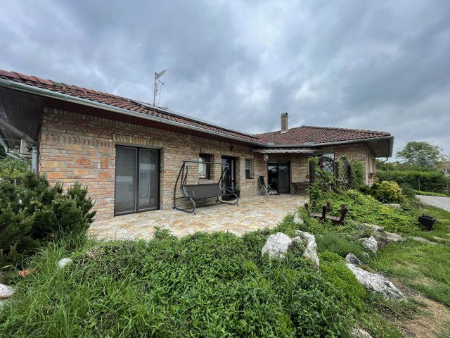 Eladó családi ház, Csömörön 145 M Ft, 5 szobás