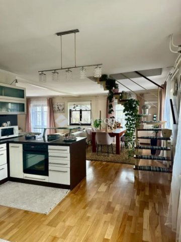 Eladó családi ház, Pécsett 235 M Ft, 4 szobás