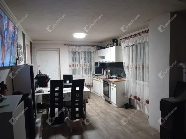 Eladó családi ház, Tatabányán 16.2 M Ft, 2 szobás