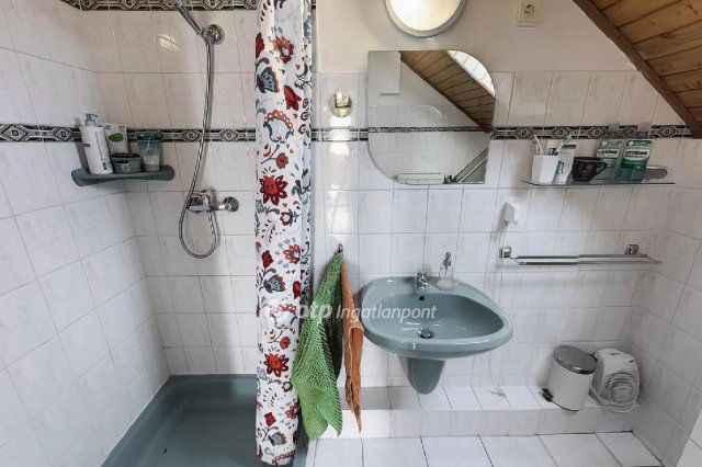 Eladó téglalakás, Székesfehérvárott 83.9 M Ft, 5+1 szobás