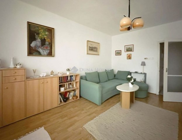 Eladó téglalakás, Balatonfüreden 64.99 M Ft, 2 szobás