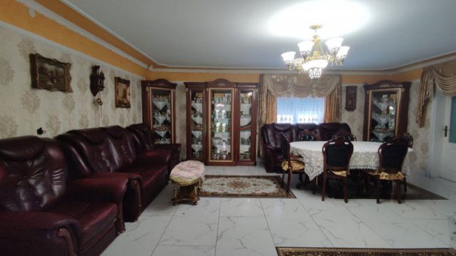 Eladó családi ház, Pilisen 87.9 M Ft, 7 szobás