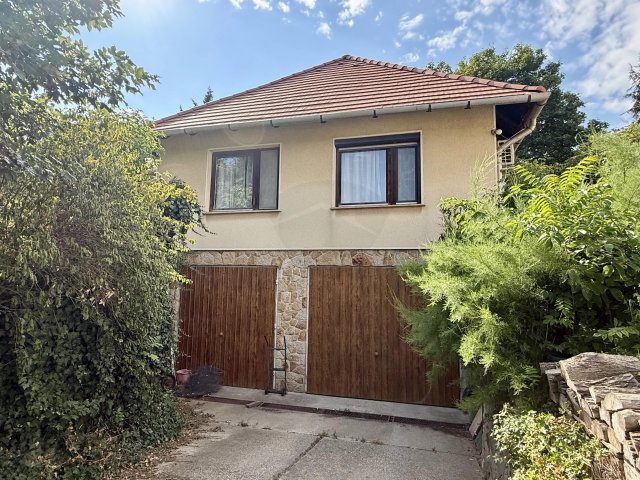 Eladó családi ház, Esztergomban 149.99 M Ft, 5 szobás