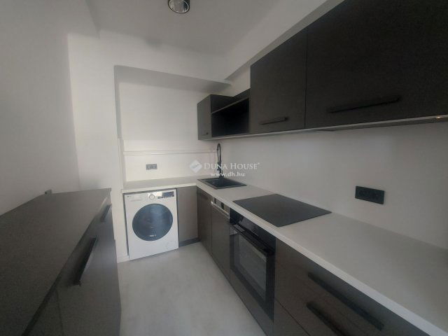 Eladó téglalakás, Pécsett 68.9 M Ft, 2 szobás