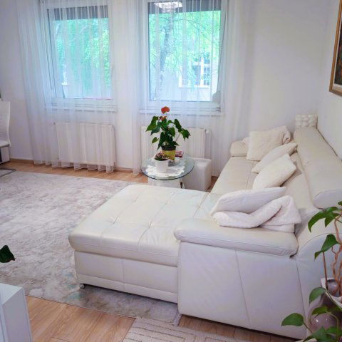 Eladó téglalakás, Szolnokon 43.9 M Ft, 3 szobás