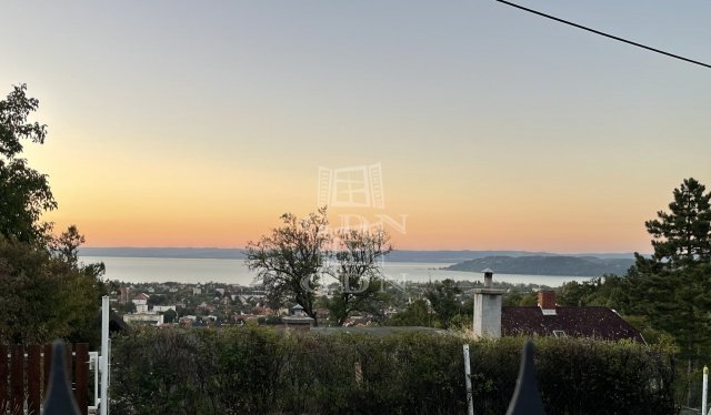 Eladó családi ház, Balatonfüreden 319 M Ft, 2+2 szobás