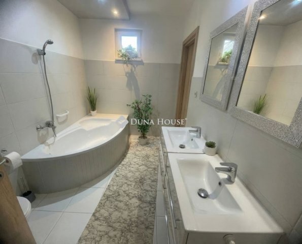 Eladó családi ház, Kecskeméten 99.5 M Ft, 4 szobás