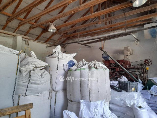 Eladó ipari ingatlan, Solymáron 330 M Ft / költözzbe.hu