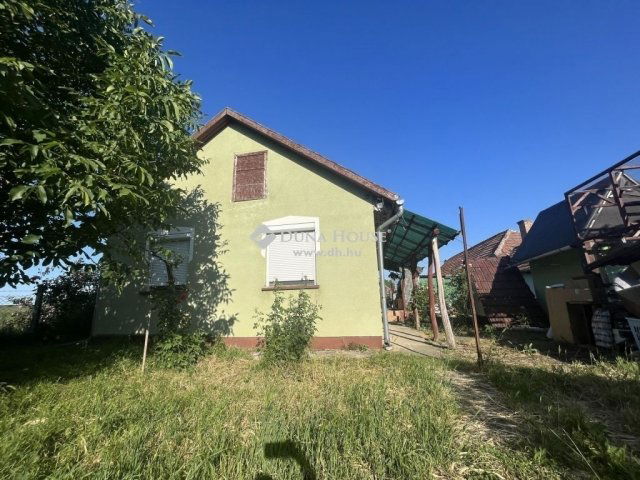 Eladó családi ház, Úrin 53.5 M Ft, 4 szobás