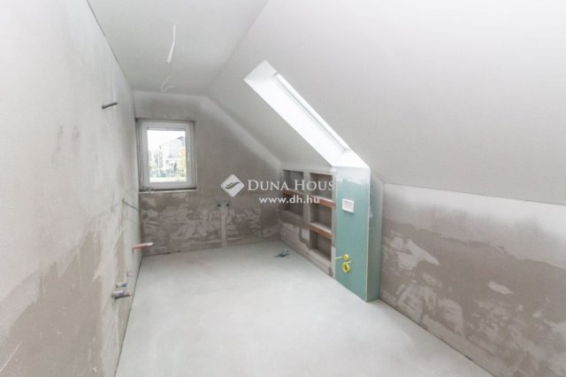 Eladó ikerház, Szombathelyen 179.99 M Ft, 4 szobás