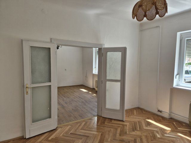 Eladó téglalakás, Szolnokon 32.5 M Ft, 2 szobás
