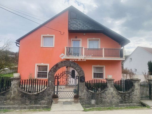 Eladó családi ház, Bajóton 120 M Ft, 5 szobás