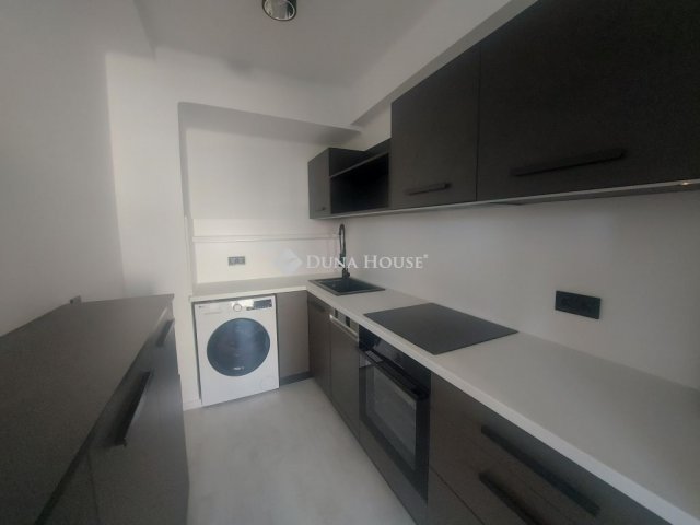 Eladó téglalakás, Pécsett 68.9 M Ft, 2 szobás