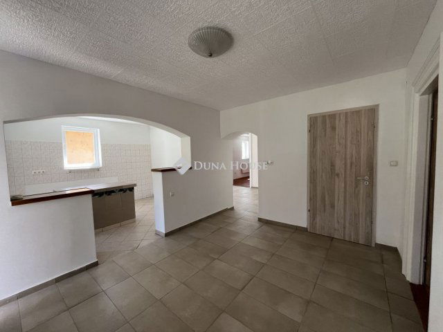 Eladó családi ház, Lőrinciben 49 M Ft, 3 szobás
