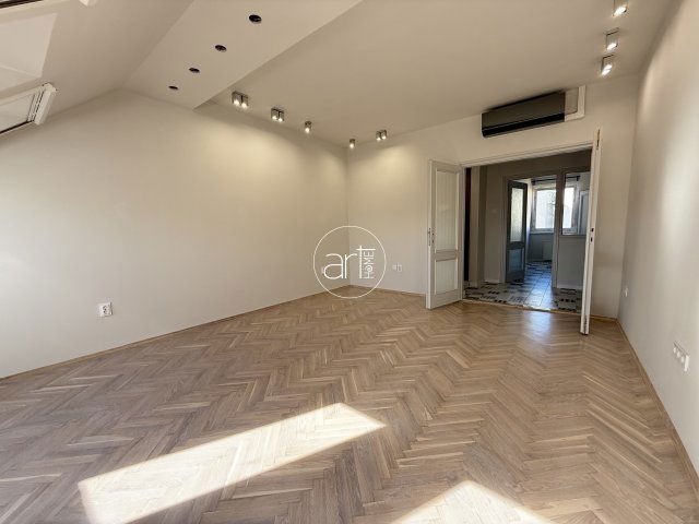 Kiadó téglalakás, albérlet, Szegeden, Dugonics téren, 4 szobás