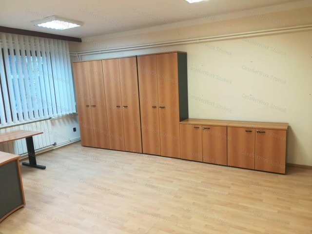 Eladó iroda, Szolnokon 134.99 M Ft, 6 szobás