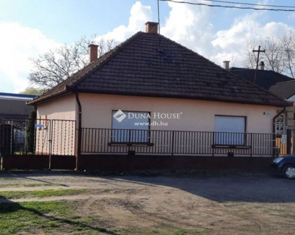 Eladó családi ház, Kecskeméten 65 M Ft, 2 szobás