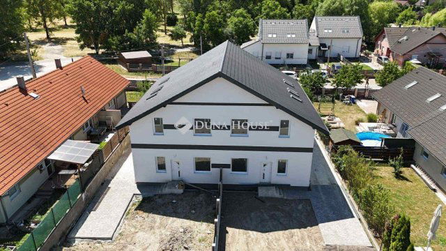 Eladó ikerház, Szigetszentmártonban 65.9 M Ft, 4 szobás