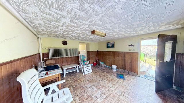Eladó családi ház, Ajkán 55 M Ft, 4+1 szobás