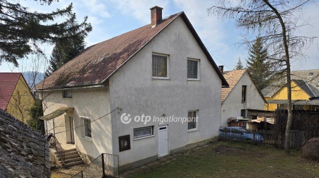 Eladó családi ház, Bakonybélben 69.8 M Ft, 6 szobás