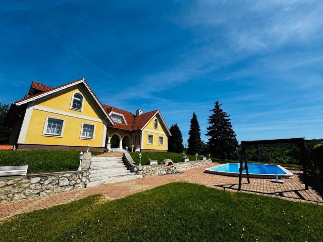 Eladó családi ház, Cserszegtomajon 230 M Ft, 9 szobás