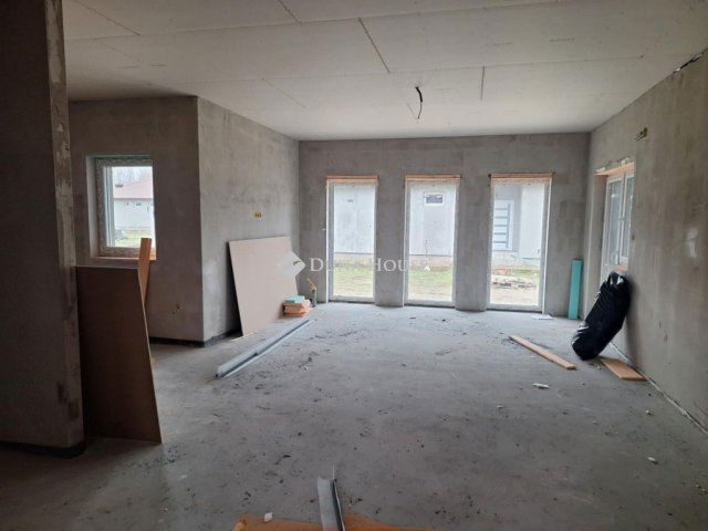 Eladó családi ház, Kiskunlacházán 89.9 M Ft, 4 szobás