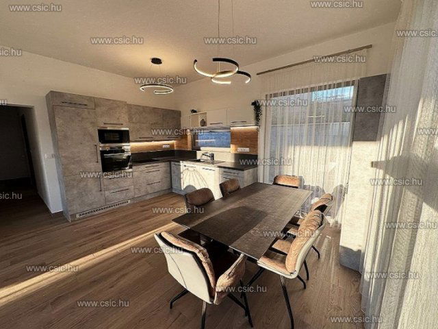 Eladó családi ház, Remeteszőlősön 277 M Ft, 5 szobás