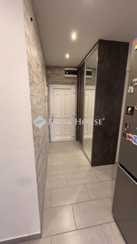 Eladó panellakás, Pécsett 59.9 M Ft, 3 szobás