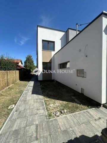 Eladó ikerház, Budapesten, XVIII. kerületben 173 M Ft, 5 szobás