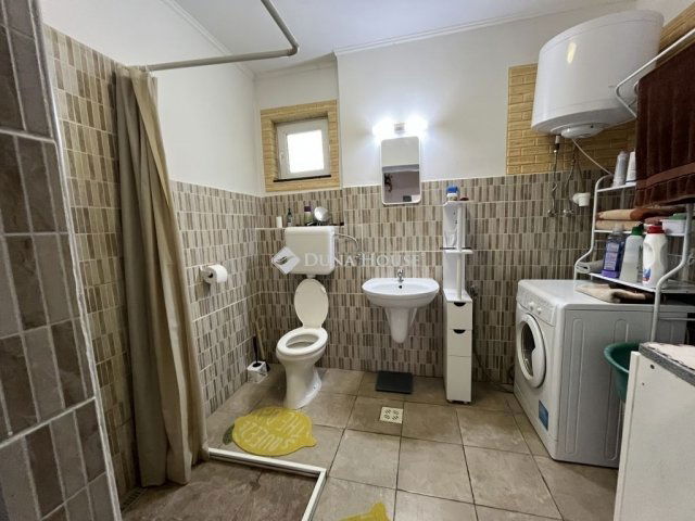 Eladó családi ház, Cecén 23.5 M Ft, 3 szobás